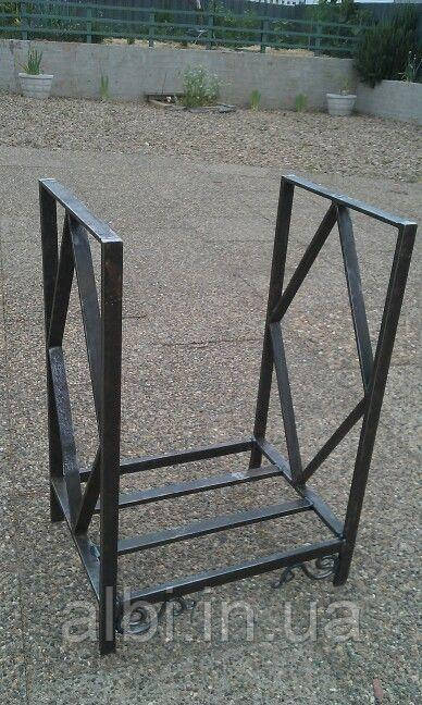 Дровниця з ромбами