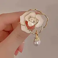 Стильна брошка камелія з перлами квітка перли