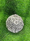 Фігура куля з цементу, садово-паркова сфера в сад, скульптура куля в квітах сірого кольору ручного розпису, фото 2