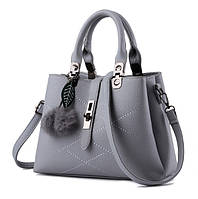 Небольшая женская сумочка с меховым брелком, сумка на плечо для девушки с брелочком серый