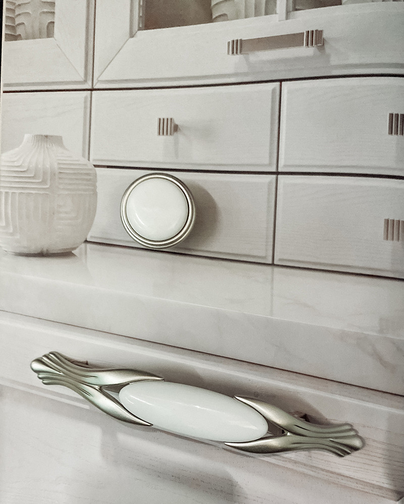 Меблеві ручки Eleganza Classica з керамікою в матовому нікелі