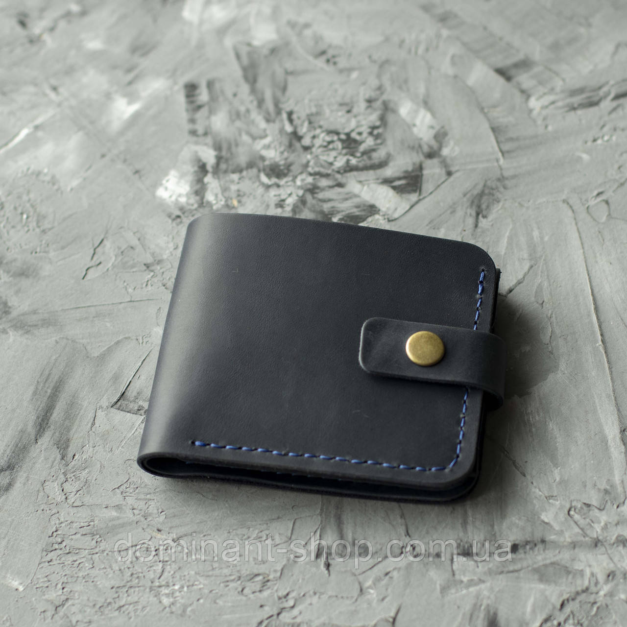 Шкіряний гаманець Comfort Blue з монетницею синій із натуральної телячої шкіри з фіксації на кнопці