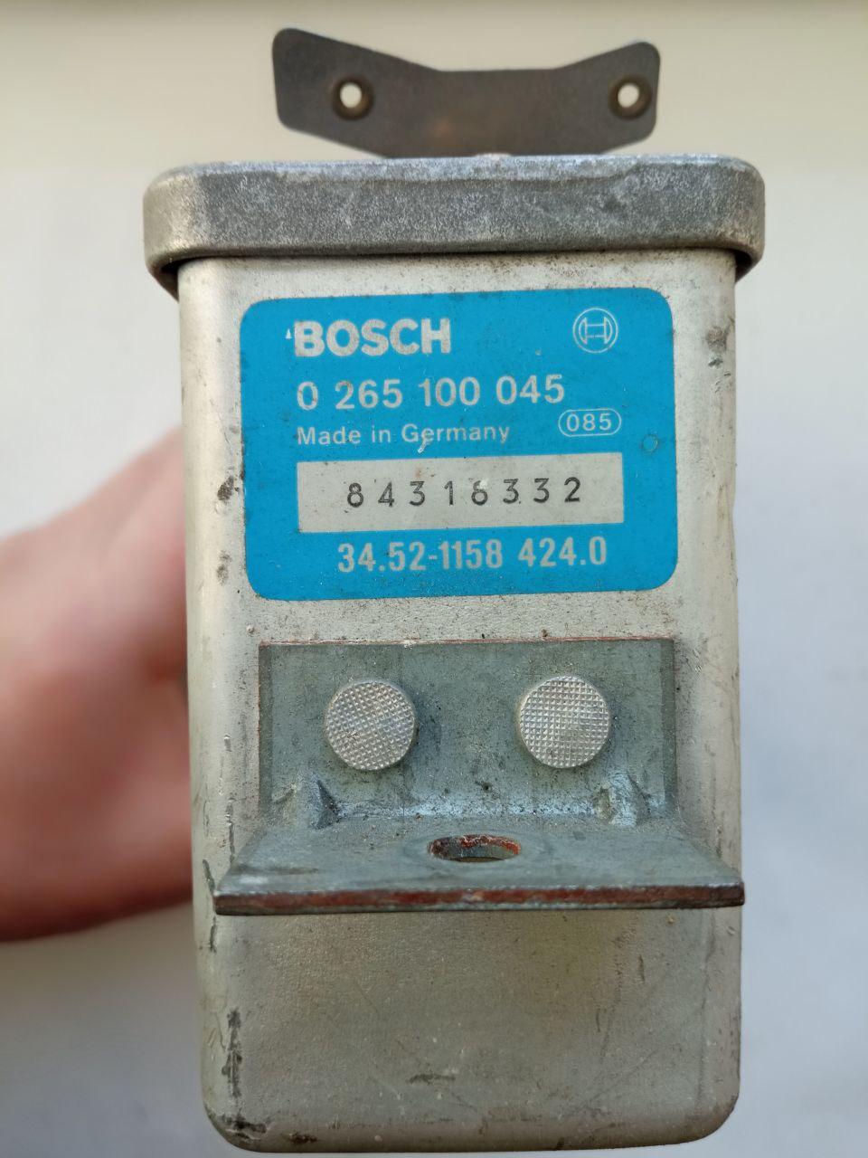 Електронний блок керування BMW E39 0265100045 Bosch 0 265 100 045 / 34.52-1158 424.0 / ABS