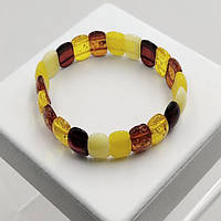 Браслет із синтетичного бурштину 16 мм 17 см на гумці колір комбінований