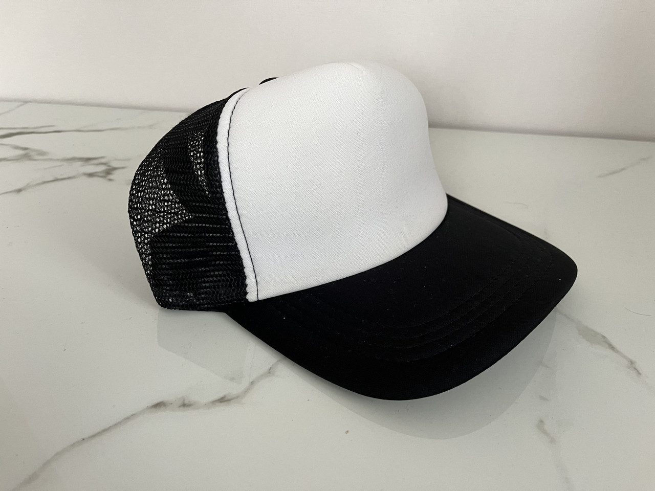 Кепка тракер чорна