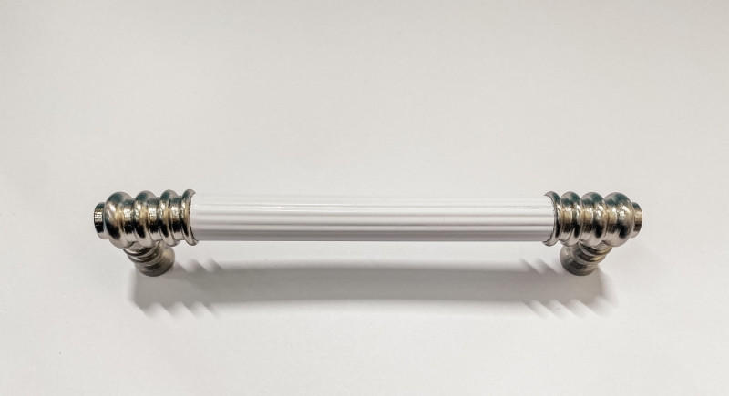 Ручка-скоба сучасна класика KB-890-128 Inox нікель браш з білою вставкою 128 мм