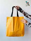 Жовтий шопер з чорними ручками і зовнішньою кишенею без друку Розмір: 42cм х 40см х 8см, фото 3
