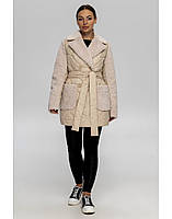 Зимова жіноча куртка стьобана напівприлеглого силуету кольору капучіно