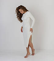 Платье белое женское силуетное трикотажное с розрезом