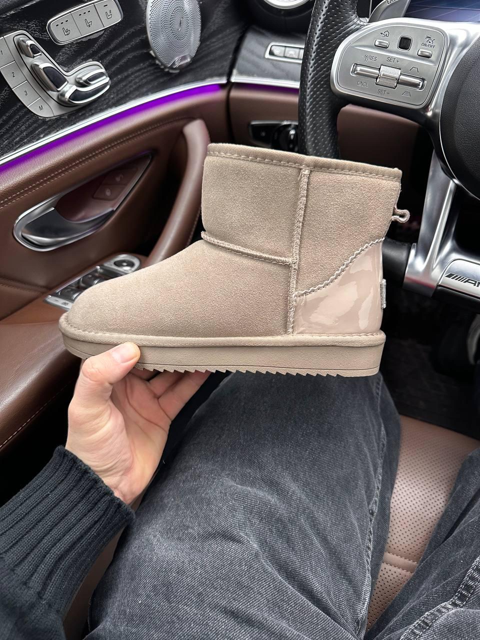 Жіночі угги UGG Mini Beige Lacquer ALL14566