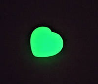 Сувенірний камінь Онікс зелене світіння у формі серця 37х40(+-)мм