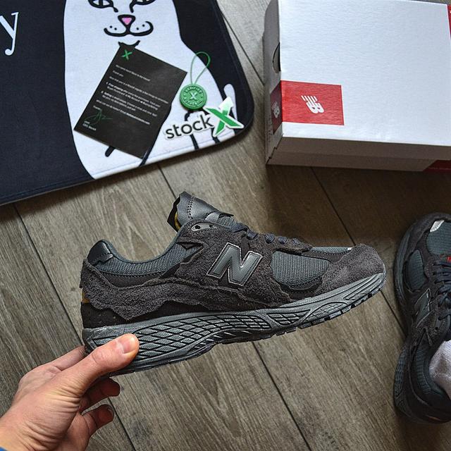 New Balance 2002R Grey