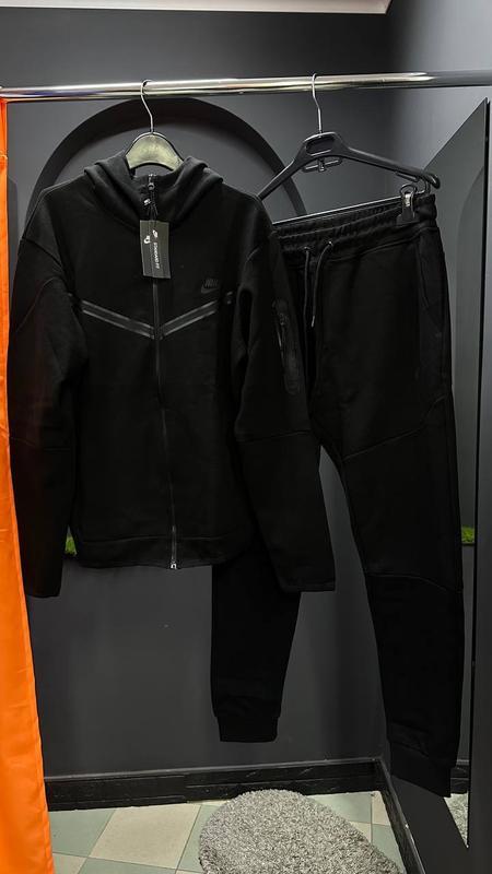 Теплый мужской костюм Nike Tech Fleece черного цвета - фото 1 - id-p2083977893