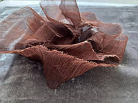 Найтонша стрічка з натурального жатого шовку, колір — коричневий. Ширина 2 см. Ціна вказана за 1.35 м