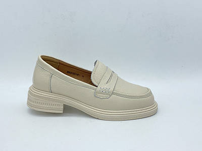 Світлі шкіряні туфлі на товстій підошві. Erisses. Маленькі розміри (33, 34).