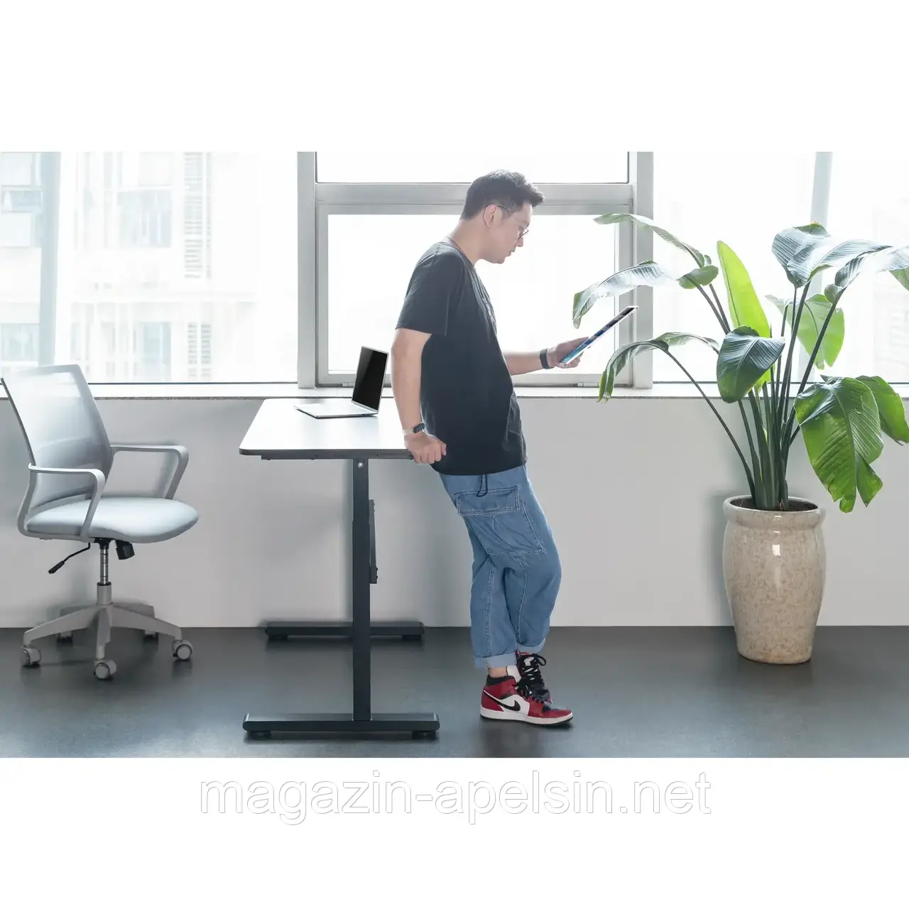 Регулируемый по высоте стол - 1180 x 580 мм - сталь с порошковым ...