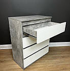 Сірий Комод з білим фасадом без ручок на 4 шухляди для речей, фото 3