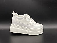 Білі кросівки. Снікерси. Маленькі розміри (33, 34, 35).