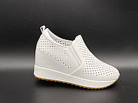 Білі кросівки. Снікерси. Розміри: 33, 34, 35, 40.