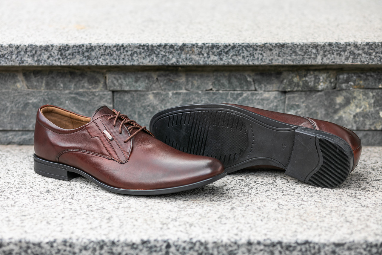 Класичні гладкі туфлі коричневого кольору 43 розміру
