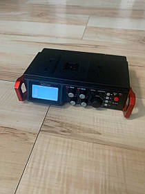 Рекордер Tascam DR-701D