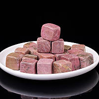 Родонит, кубик 2*2 см, натуральный обработанный черно-розовый минерал, вес 15-20 грамм