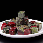 Яшма Кров дракона (Епідот + Яшма), кубик 2*2 см, натуральний оброблений мінерал, вага 15-20 г