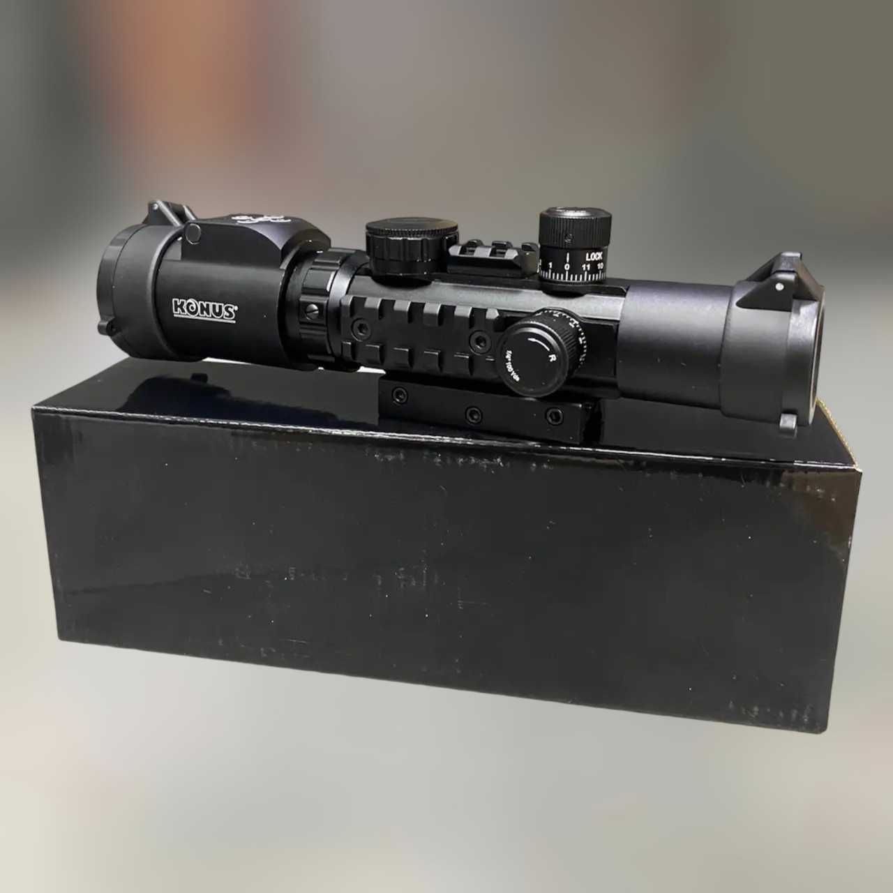 Оптичний приціл KONUS KONUSPRO AS-34 2-6x28 MIL-DOT IR, 3 планки Пікатінні, підсвічування сітки red/blue, бульбашковий рівень