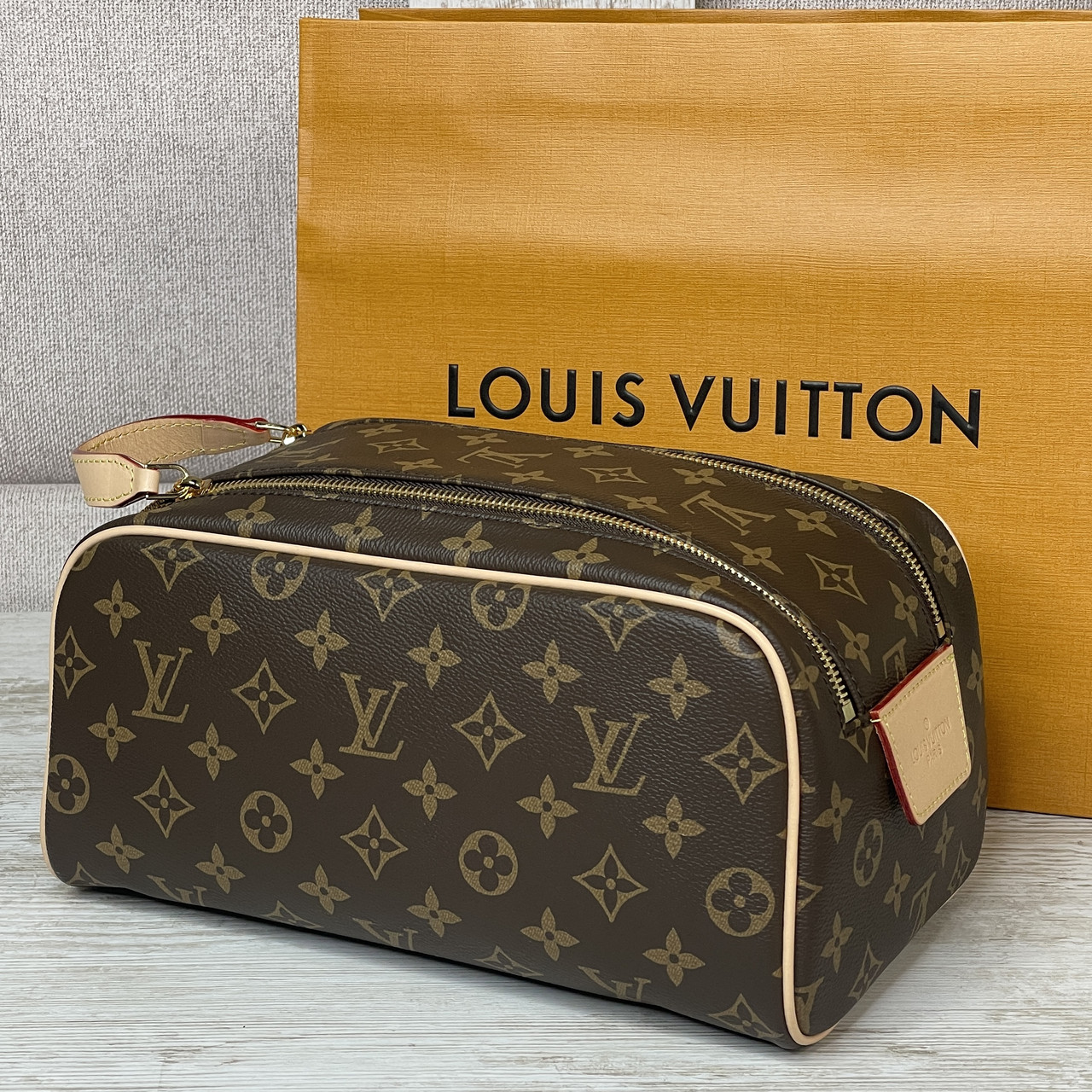 Косметичка Dopp Kit  Louis Vuitton (Луї Віттон)