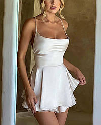 Молочний жіночий коктейльний приталений шовковий міні-комбінезон плаття на бретелях зі шнурівкою по спині