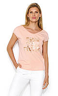 Женская блуза пудрового цвета с надписью. Модель Flavita Zaps. Коллекция весна-лето 2024