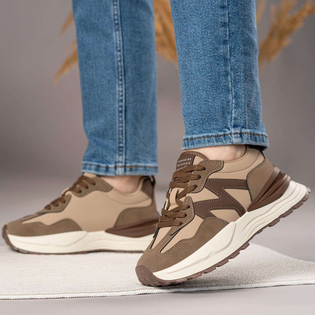 Кросівки жіночі коричневі