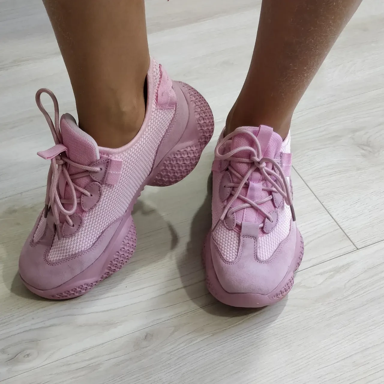 Кросівки жіночі для спортзалу, колір рожевий, з текстилю та замші.