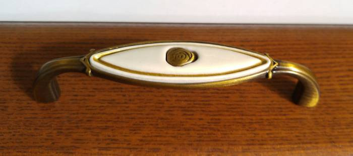 Ручка скоба с керамикой для классической кухни