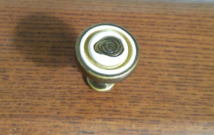 Ручка кнопка с керамикой для классической кухни