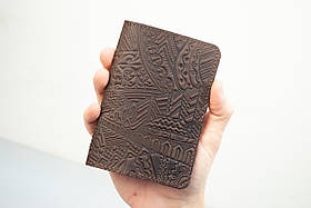 Обкладинка для паспорта чоловіча шкіряна темно-коричнева з тисненням Карпати