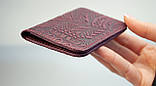 Обкладинка для ID паспорта жіноча шкіряна бордова з тисненням Карпати | Обкладинка на права марсала, фото 4