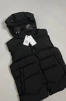 Теплая мужская жилетка CP Company с линзами черного цвета