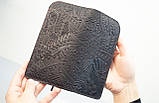 Довге чоловіче портмоне з натуральної шкіри з тисненням Карпати чорний | Чоловічий клатч з ремінцем опціонально, фото 3