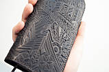 Довге чоловіче портмоне з натуральної шкіри з тисненням Карпати чорний | Чоловічий клатч з ремінцем опціонально, фото 6