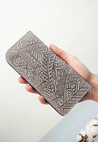 Довге чоловіче портмоне з натуральної шкіри з тисненням Карпати сіре | Чоловічий клатч з ремінцем опціонально