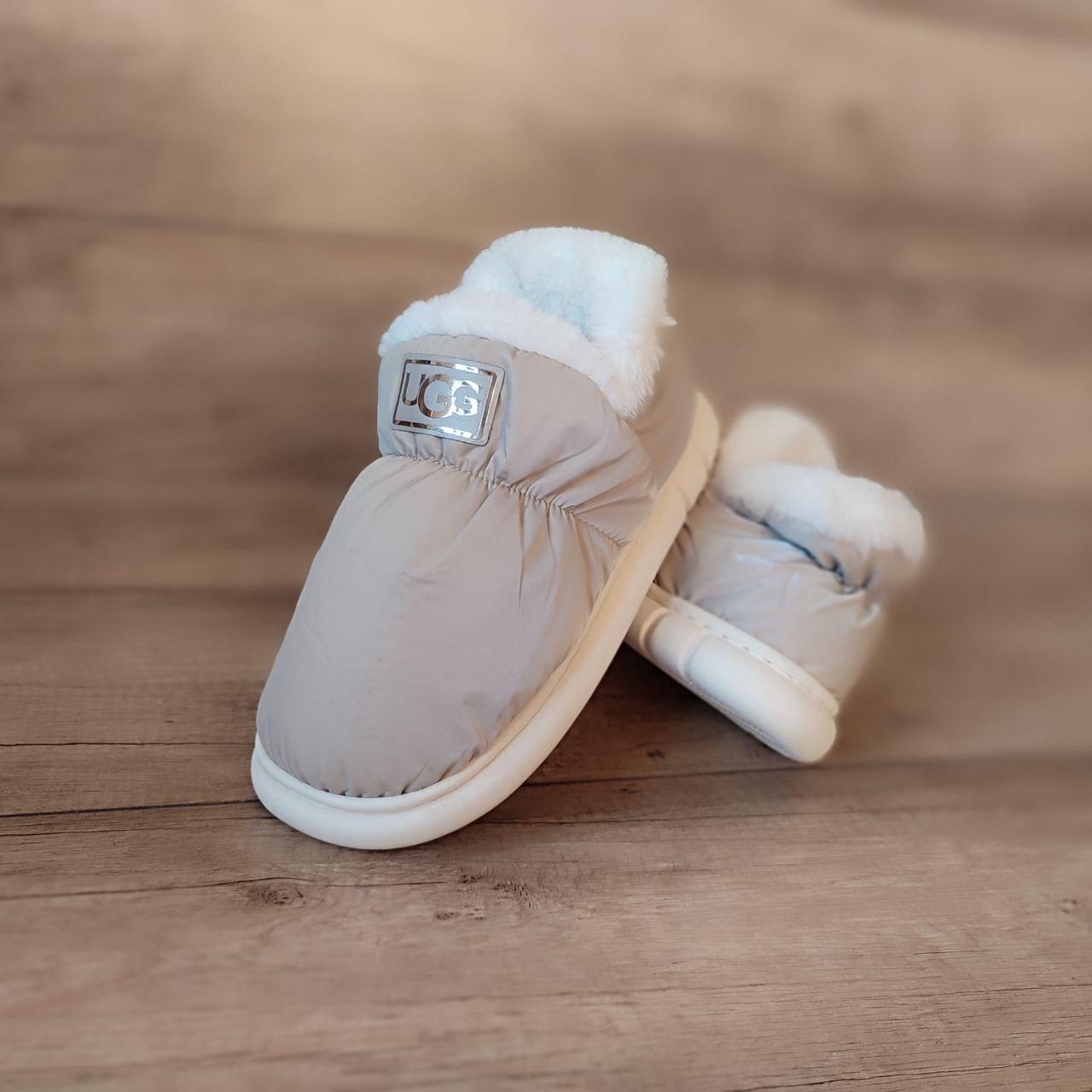 БЕЖЕВЫЕ Дутики с Опушкой BEIGE с лейбл UGG (SILVER label) на высокой гибкой подошве женские