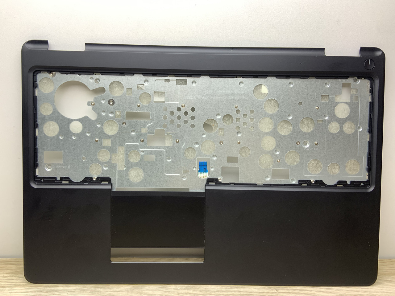 Dell Latitude E5550 Корпус C (топкейс, середня частина) A1412L AP13M000B00 4+A б/у