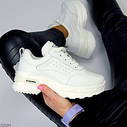Сучасні білі базові жіночі кросівки, натуральна шкіра з перфорацією, потовщена підошва