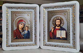 Ікони Спаситель та Казанська божа матір в білому дерев'яному фігурному кіоті під склом,розмір 39*29, лік 20×30