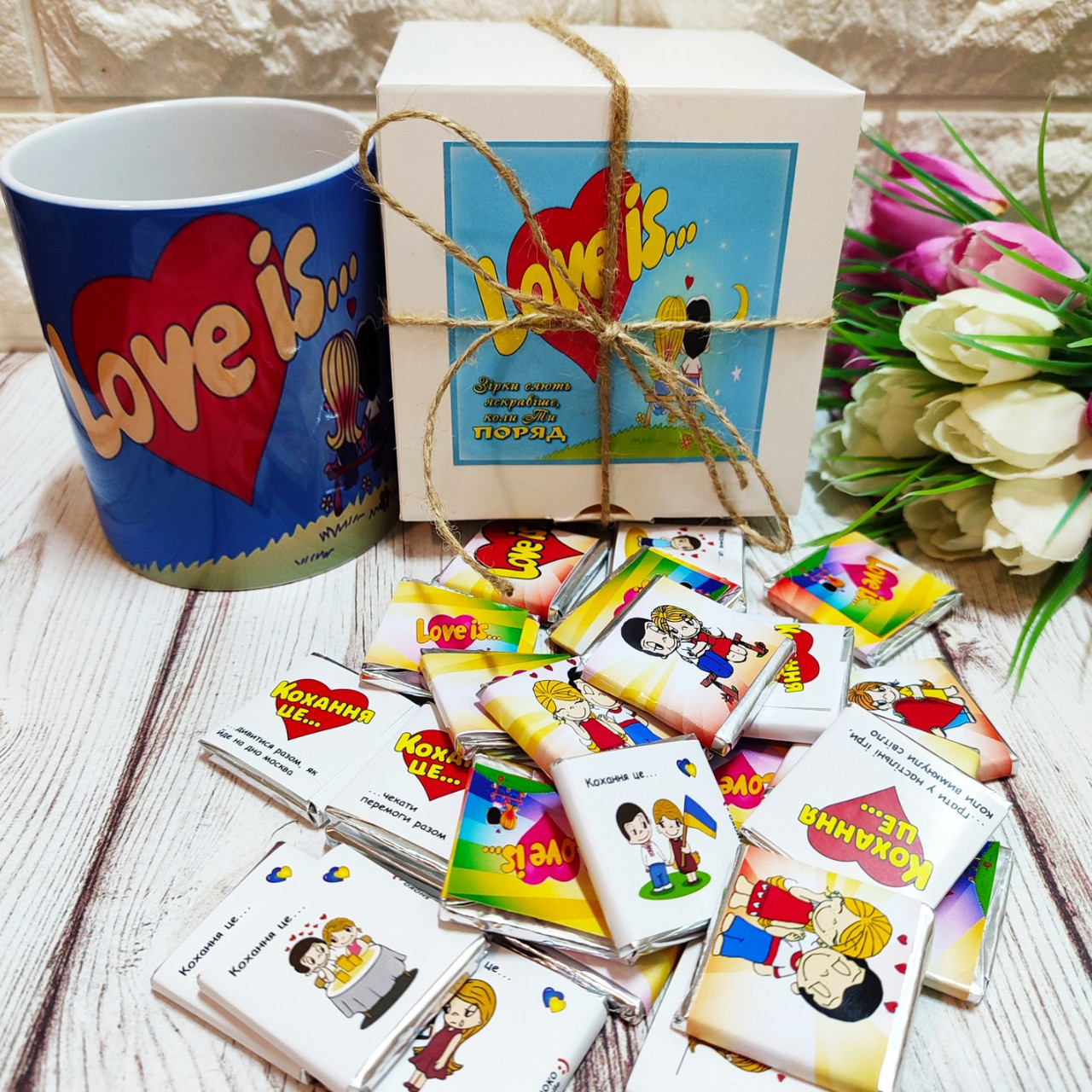 Подарочный набор Love is чашка и 20 шоколадок. Подарочный набор "Лав из", фото 1