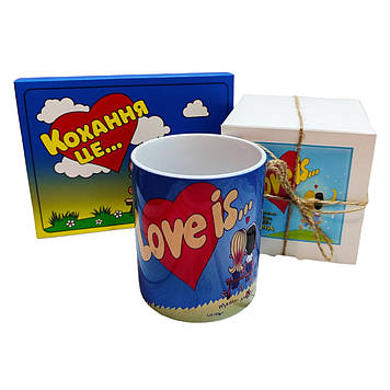Подарочный набор Love is чашка и 20 шоколадок. Подарочный набор "Лав из"