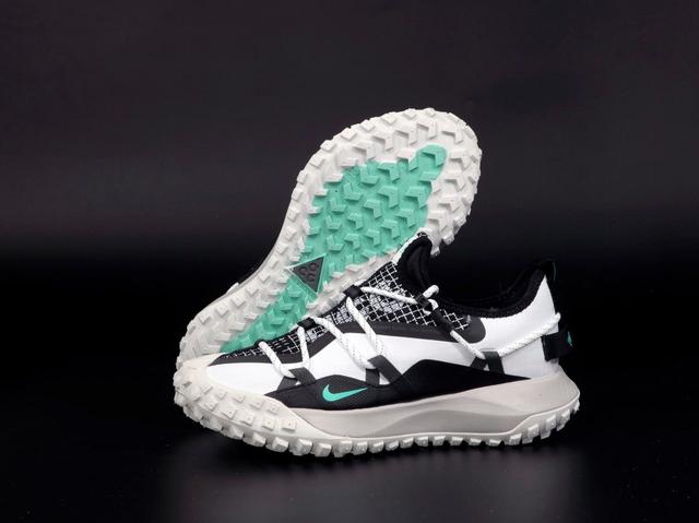 Nike ACG Mountain Fly 2
