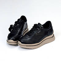 Жіночі шкіряні кросівки стильні чорні на бежевій підошві натуральна шкіра