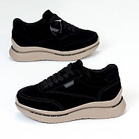 Жіночі замшеві кросівки стильні чорні на бежевій підошві натуральна замша